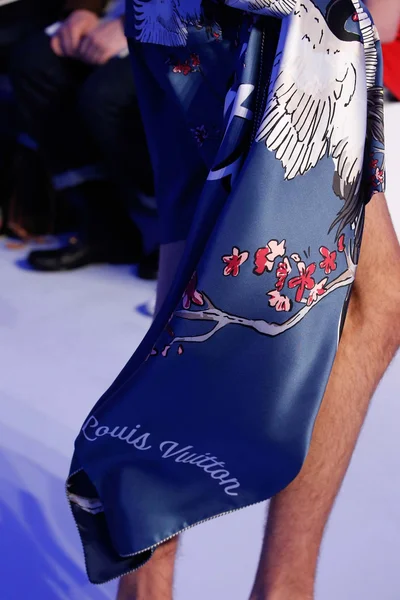 Look 19